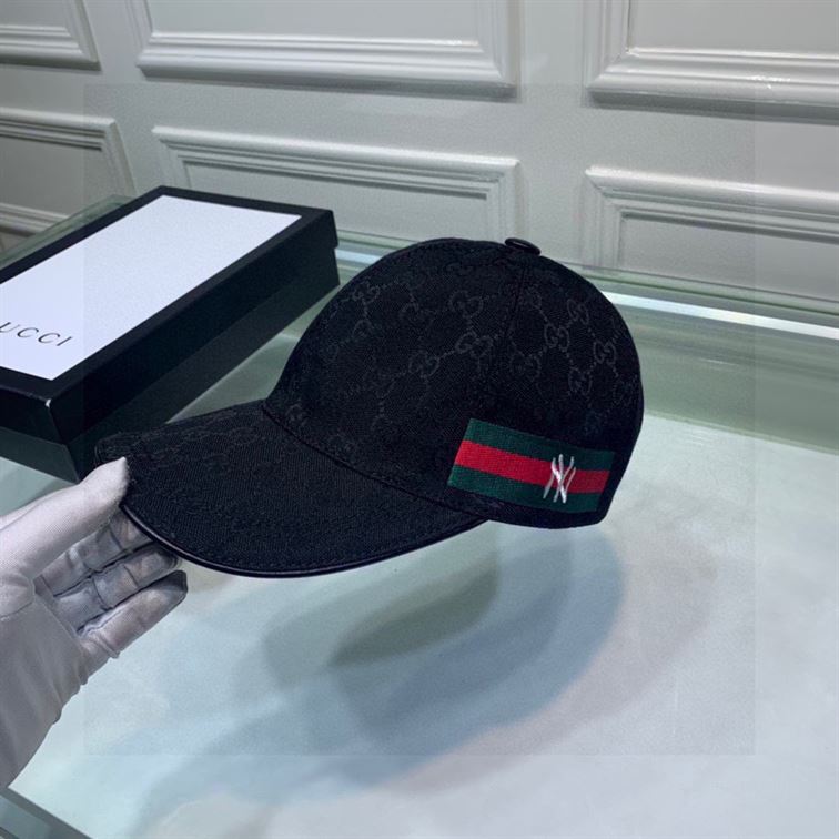 GUCCI GG CANVAS BASEBALL HAT
