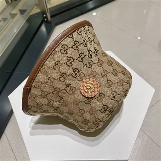 GUCCI GG CANVAS BUCKET HAT