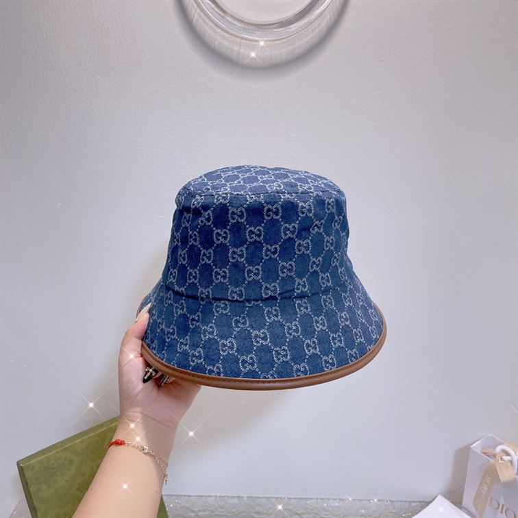 GUCCI GG CANVAS BUCKET HAT