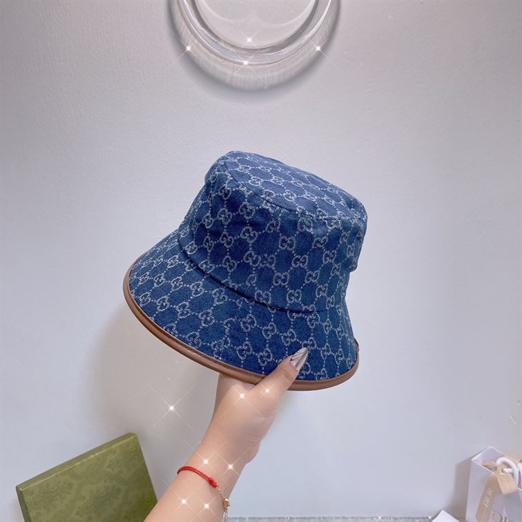GUCCI GG CANVAS BUCKET HAT