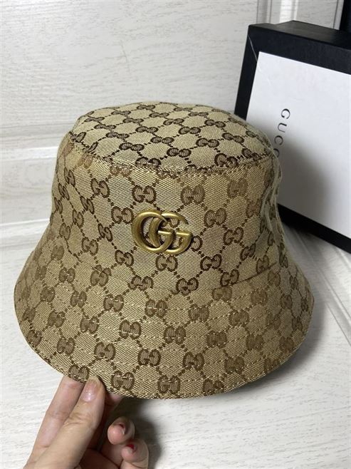 GUCCI GG CANVAS BUCKET HAT