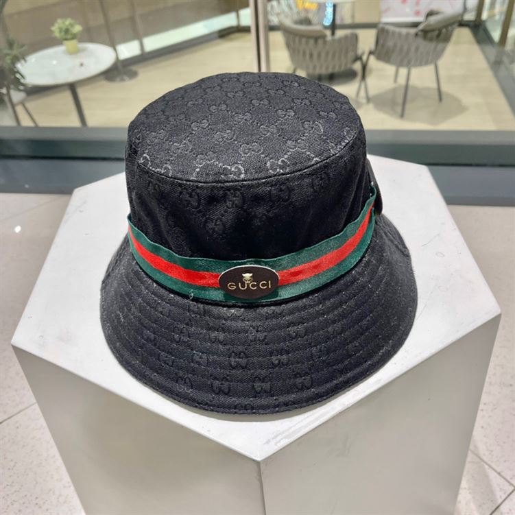 GUCCI GG CANVAS BUCKET HAT