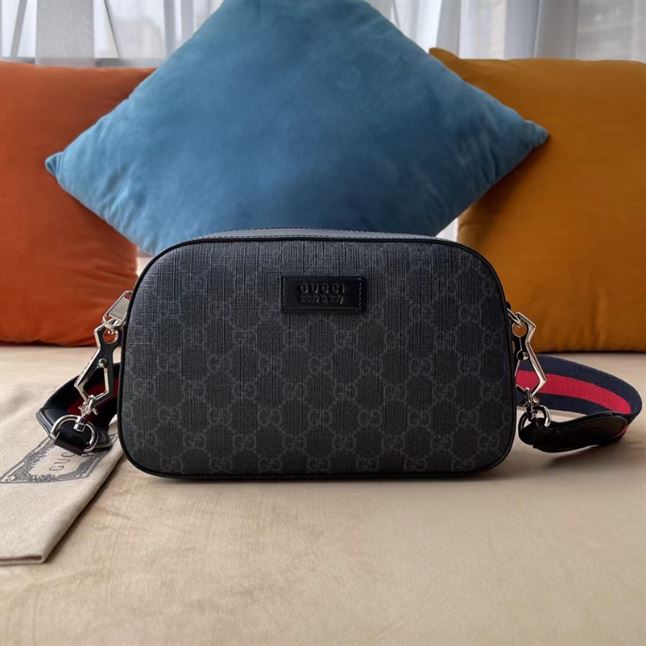 GUCCI GG SUPREME CANVAS SHOULDER BAG - BG047