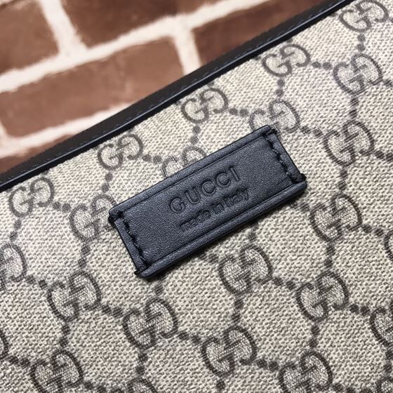 GUCCI GG SUPREME CLUTCH - BG028