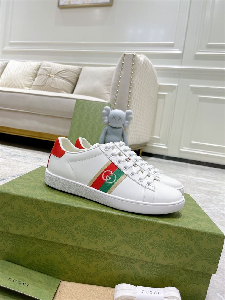 GUCCI INTERLOCKING G SNEAKERS - GCC092