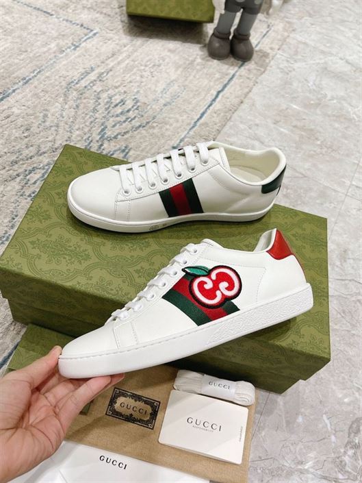 GUCCI INTERLOCKING G SNEAKERS - GCC094