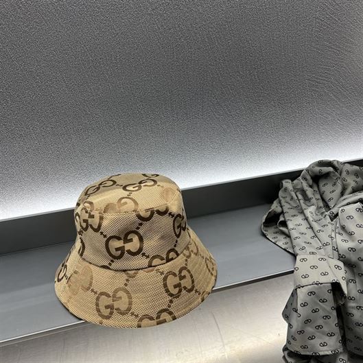 GUCCI JUMBO GG BUCKET HAT