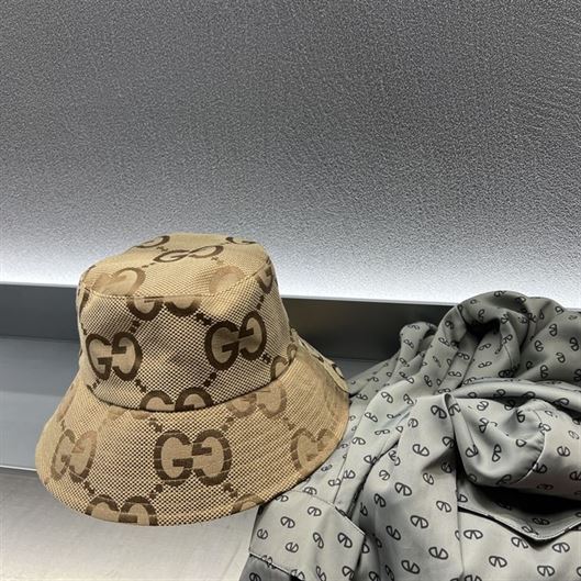 GUCCI JUMBO GG BUCKET HAT