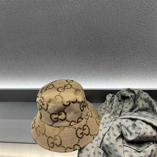 GUCCI JUMBO GG BUCKET HAT