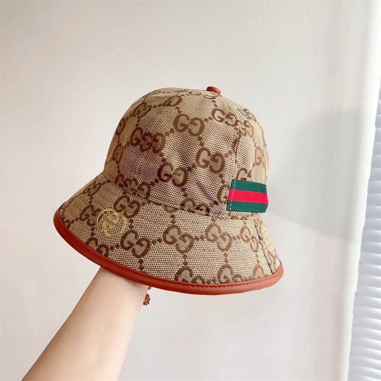 GUCCI JUMBO GG CANVAS BUCKET HAT