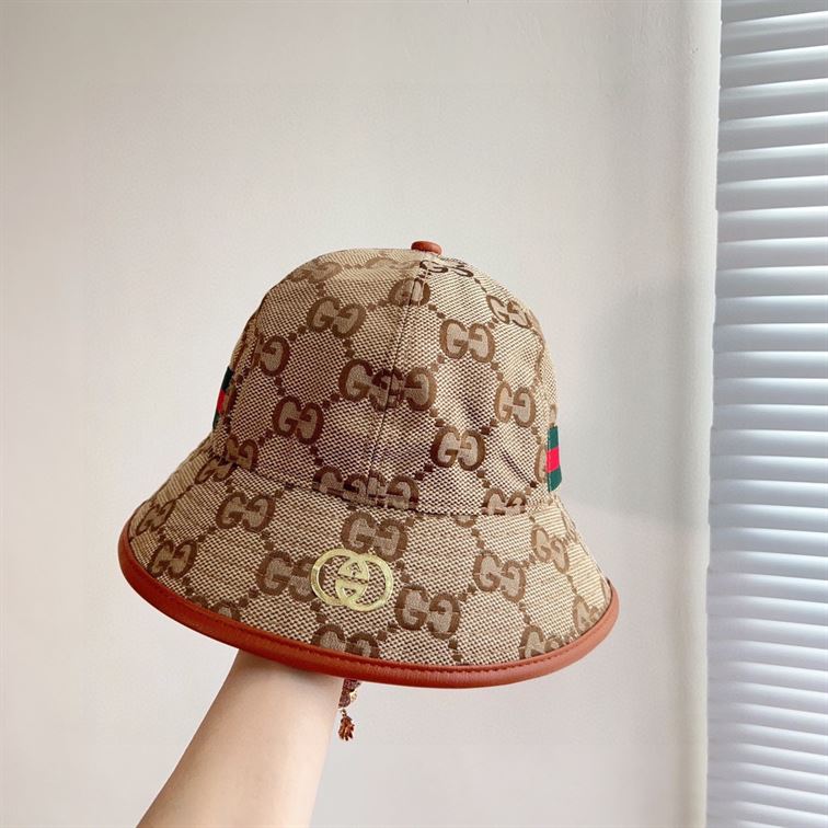 GUCCI JUMBO GG CANVAS BUCKET HAT