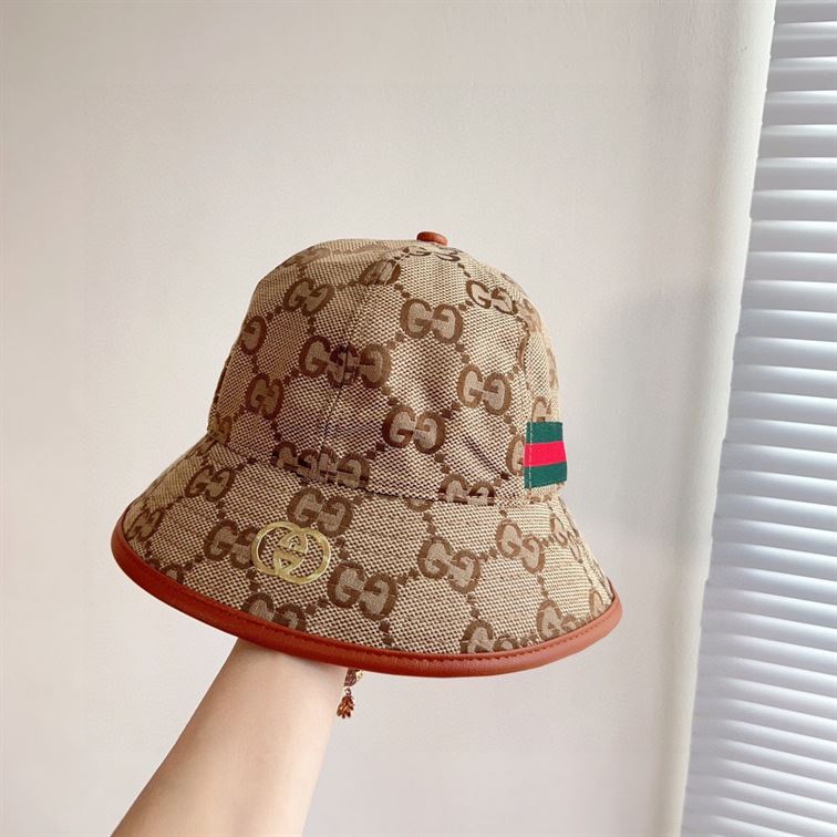 GUCCI JUMBO GG CANVAS BUCKET HAT