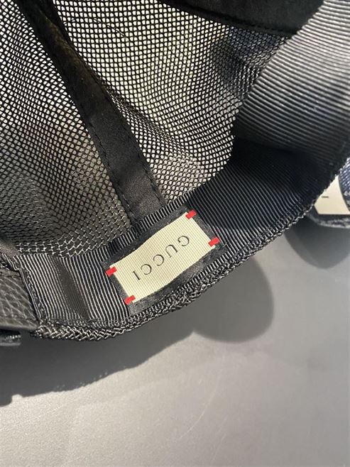 GUCCI LOGO LEATHER CAP IN BLACK