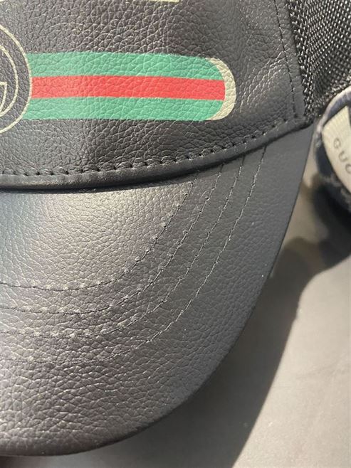 GUCCI LOGO LEATHER CAP IN BLACK