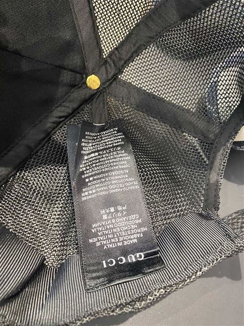 GUCCI LOGO LEATHER CAP IN BLACK