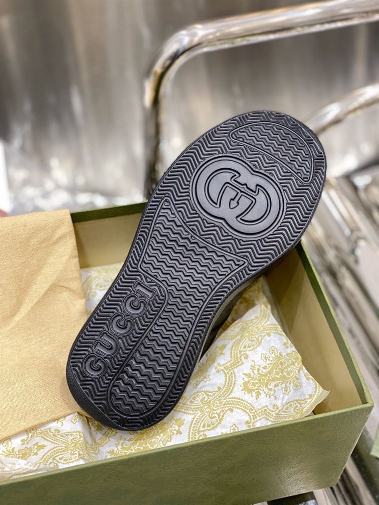 GUCCI MEN'S GG EMBOSSED SNEAKER BLACK LEATHER - GCC004