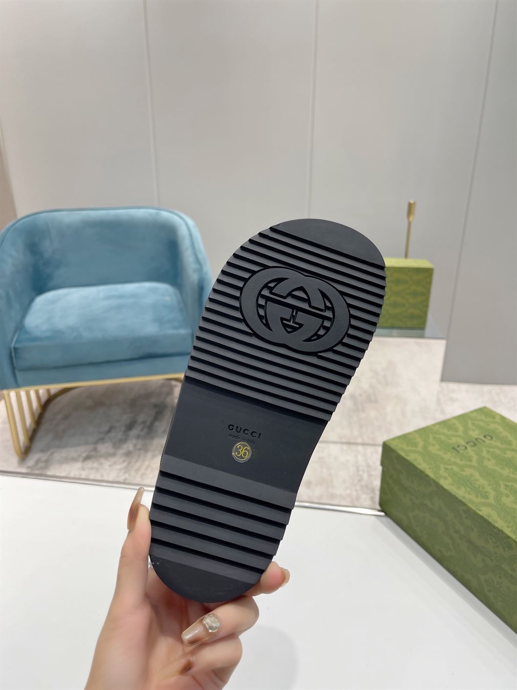 GUCCI MEN'S GUCCI SANDAL BLACK LEATHER - GSL009