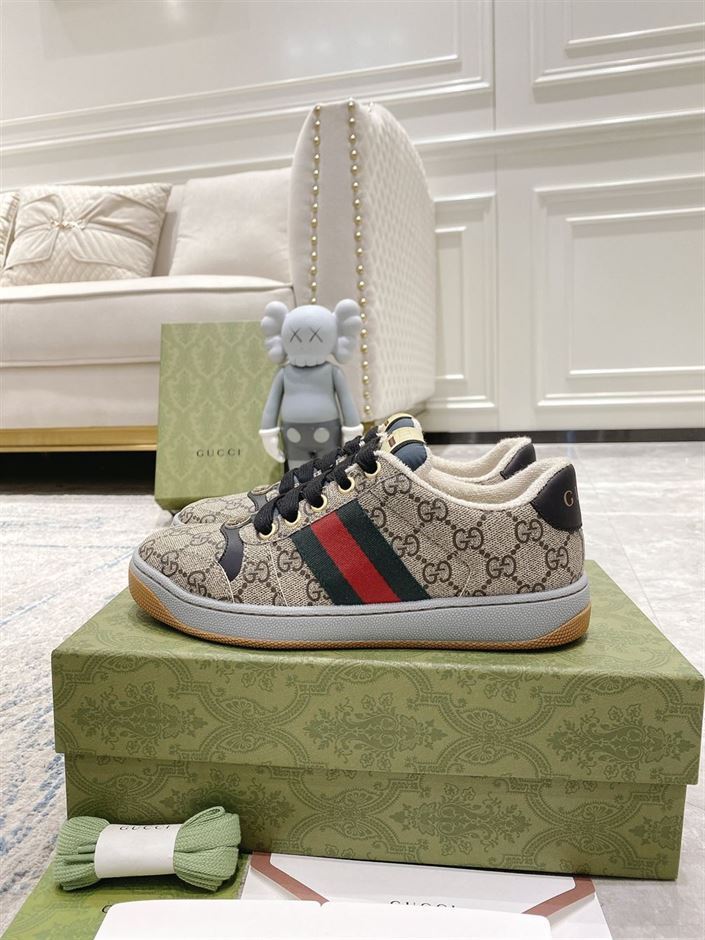GUCCI MEN'S SCREENER SNEAKER IN BEIGE AND EBONY GG SUPREME - GCC055