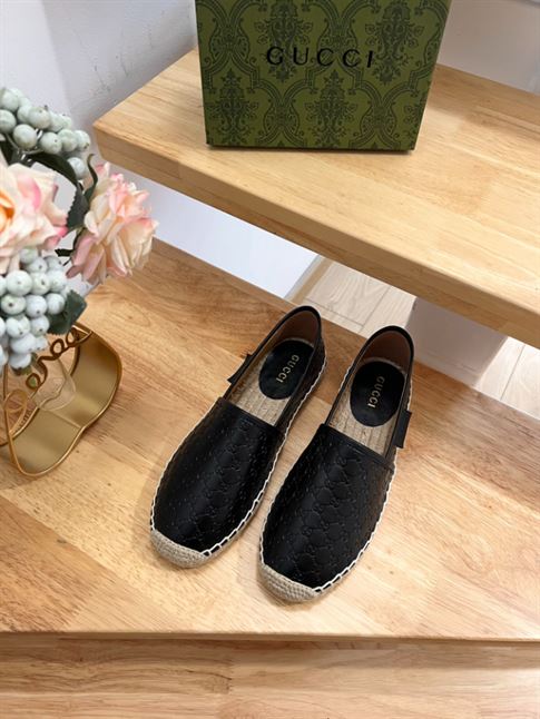 GUCCI PILAR LOGO-EMBOSSED LEATHER ESPADRILLES IN BLACK - GL031