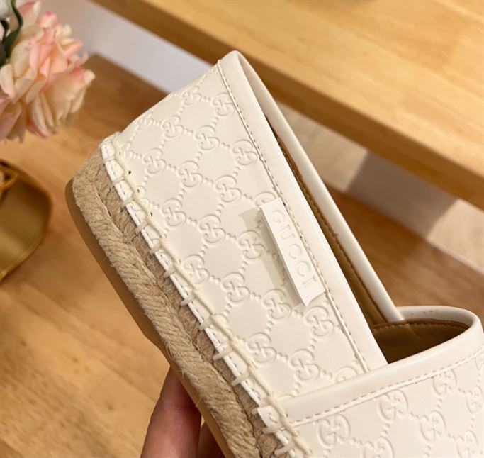 GUCCI PILAR LOGO-EMBOSSED LEATHER ESPADRILLES IN WHITE - GL030