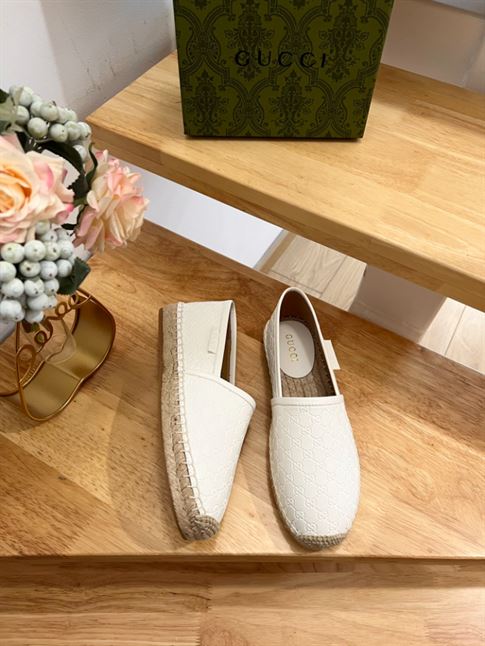 GUCCI PILAR LOGO-EMBOSSED LEATHER ESPADRILLES IN WHITE - GL030