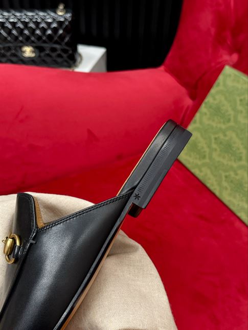 GUCCI PRINCETOWN LEATHER SLIPPER - GL021