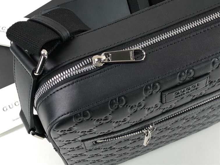 GUCCI SIGNATURE LEATHER FLAT MESSENGER - BG044