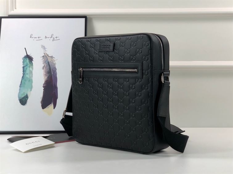 GUCCI SIGNATURE LEATHER FLAT MESSENGER - BG044