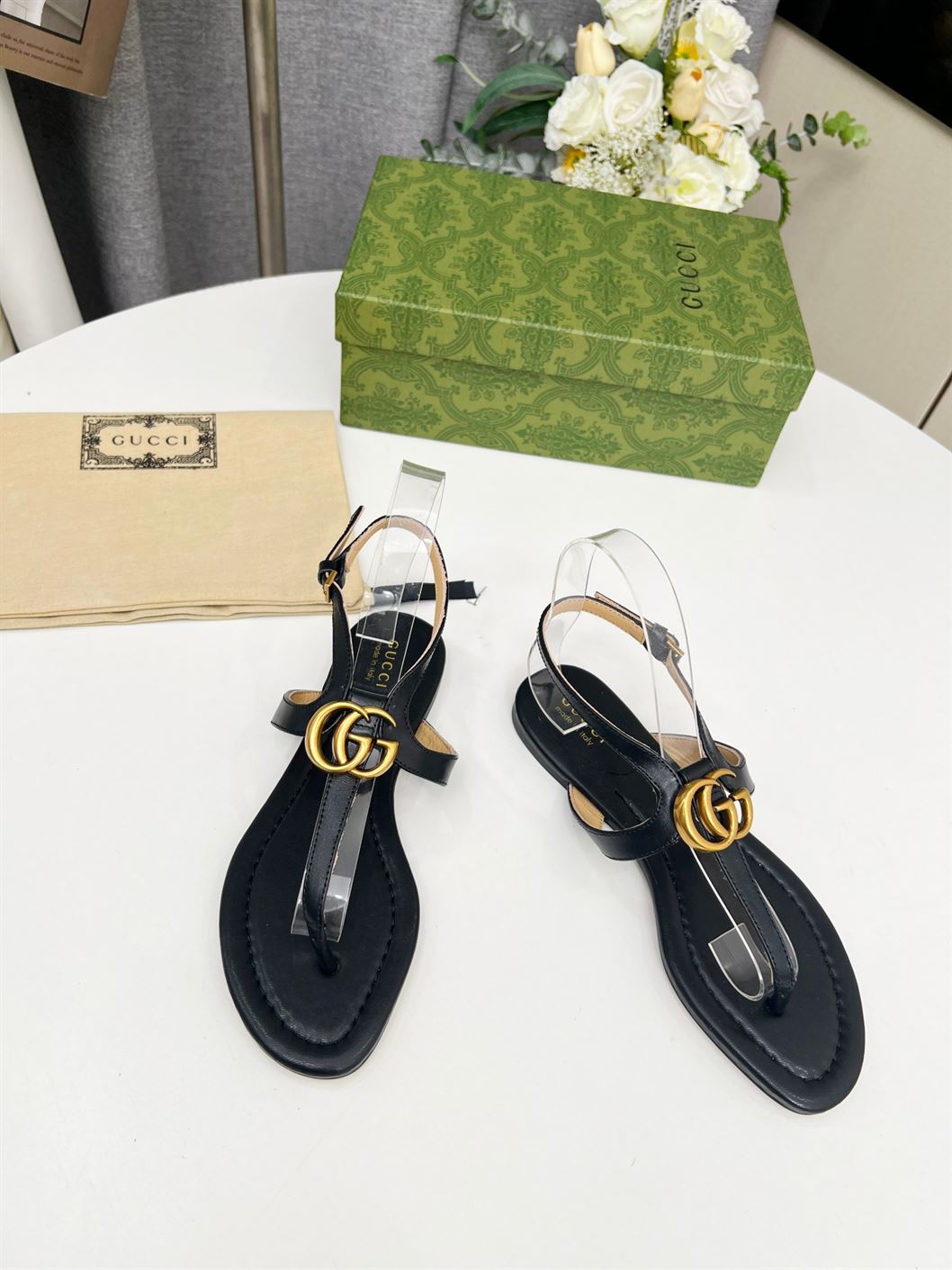 GUCCI WOMEN'S DOUBLE G THONG SANDAL BLACK LEATHER - GSL021