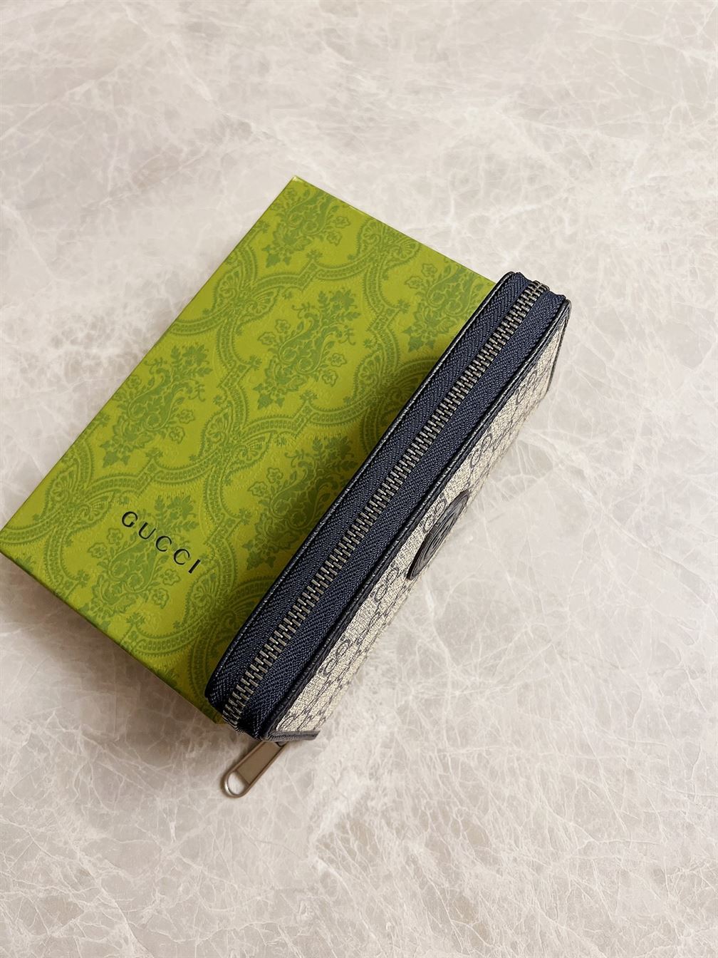 GUCCI ZIP AROUND WALLET WITH INTERLOCKING G