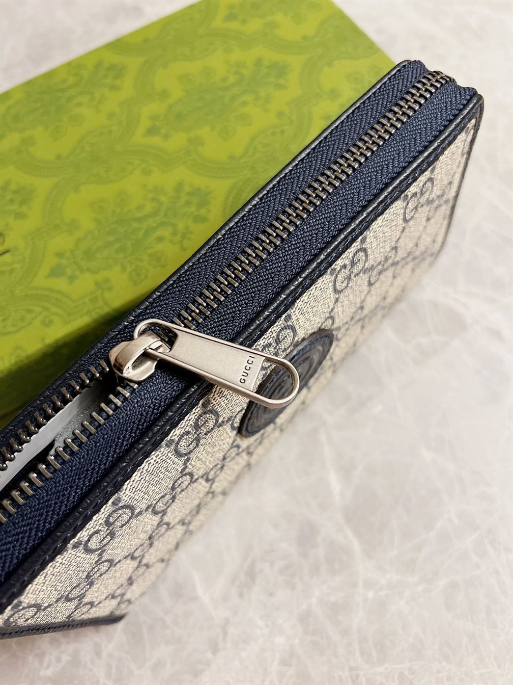 GUCCI ZIP AROUND WALLET WITH INTERLOCKING G