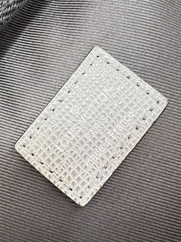 LOUIS VUITTON AVENUE SLING BAG TAIGA - LVB029