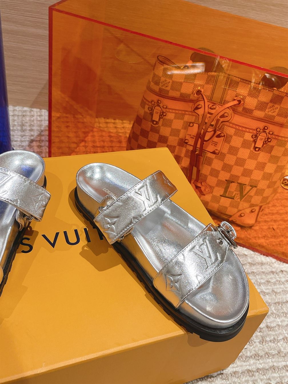 LOUIS VUITTON BOM DIA FLAT COMFORT MULE - LVSD019