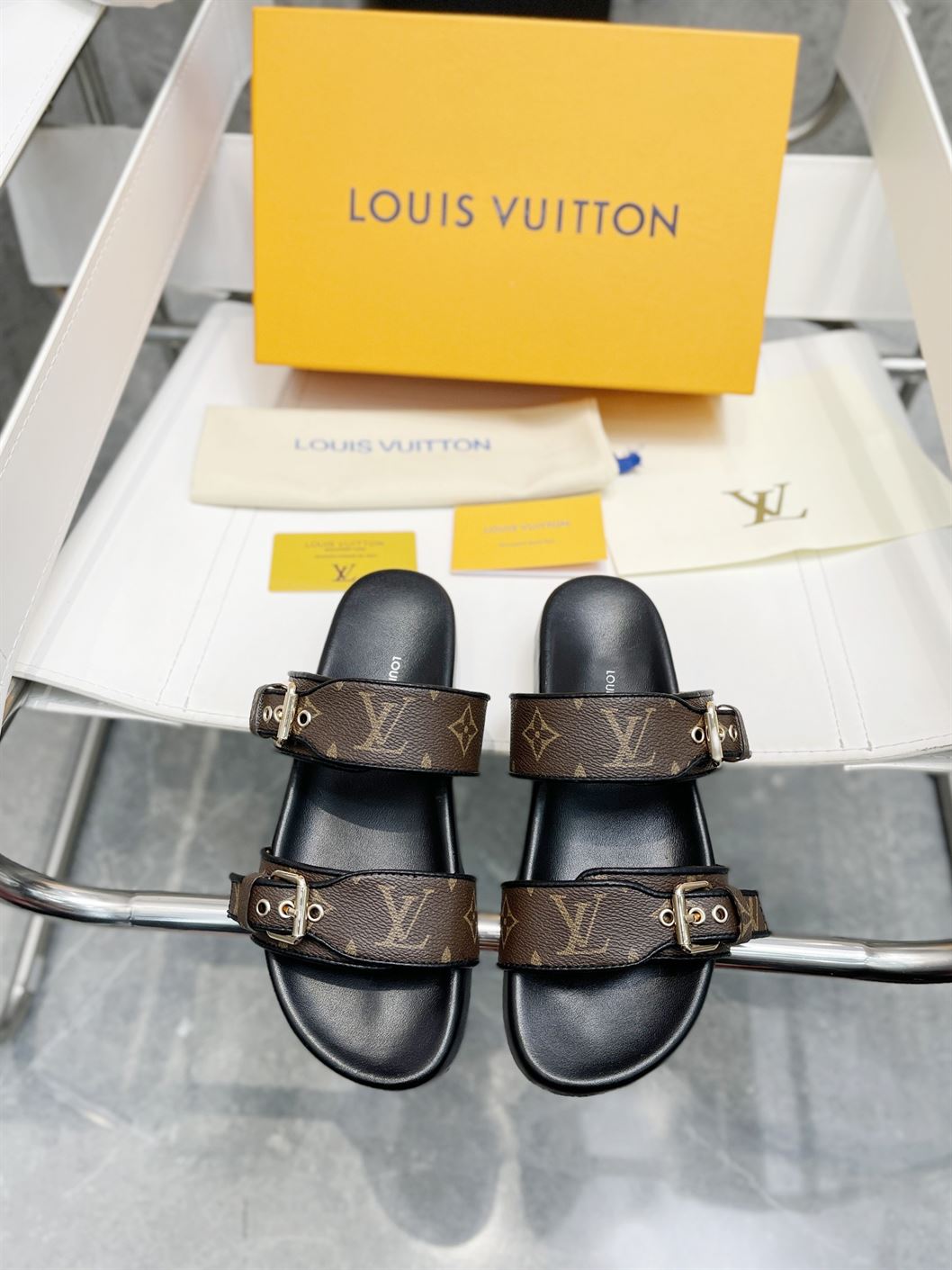 LOUIS VUITTON BOM DIA FLAT MULE - LVSD035