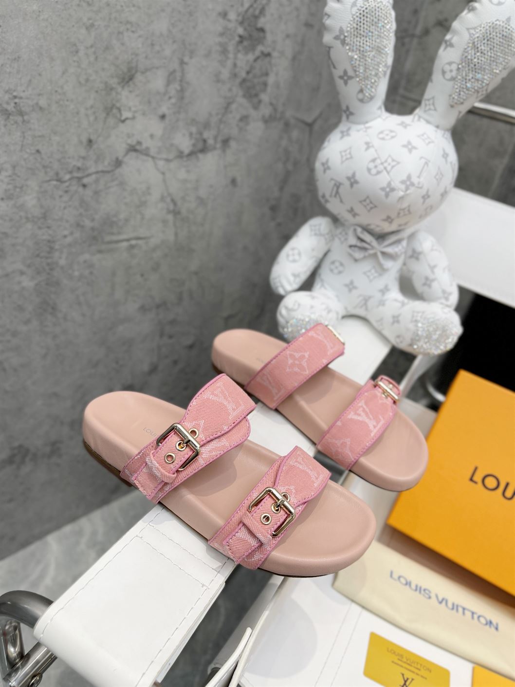 LOUIS VUITTON BOM DIA FLAT MULE - LVSD037