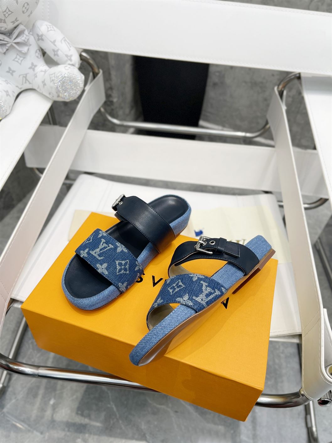 LOUIS VUITTON BOM DIA FLAT MULE - LVSD039