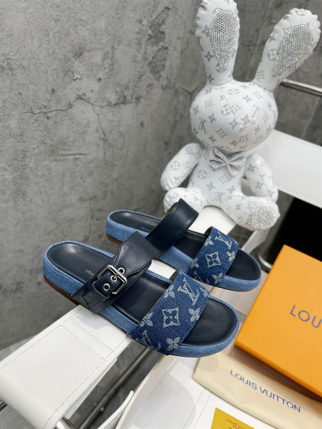 LOUIS VUITTON BOM DIA FLAT MULE - LVSD039