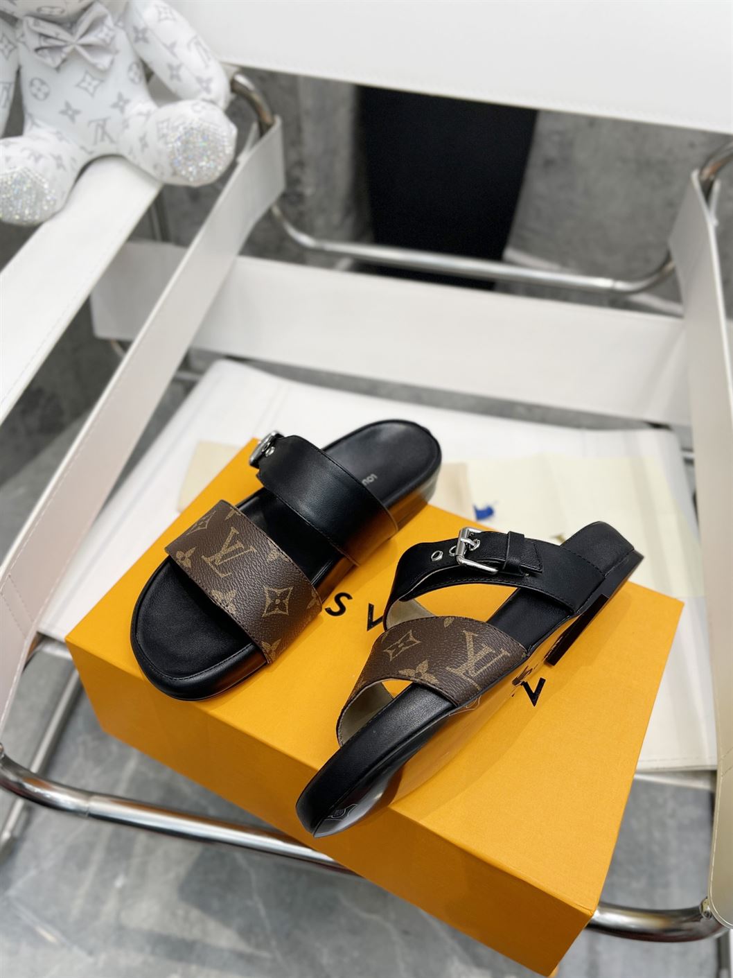 LOUIS VUITTON BOM DIA FLAT MULE - LVSD040