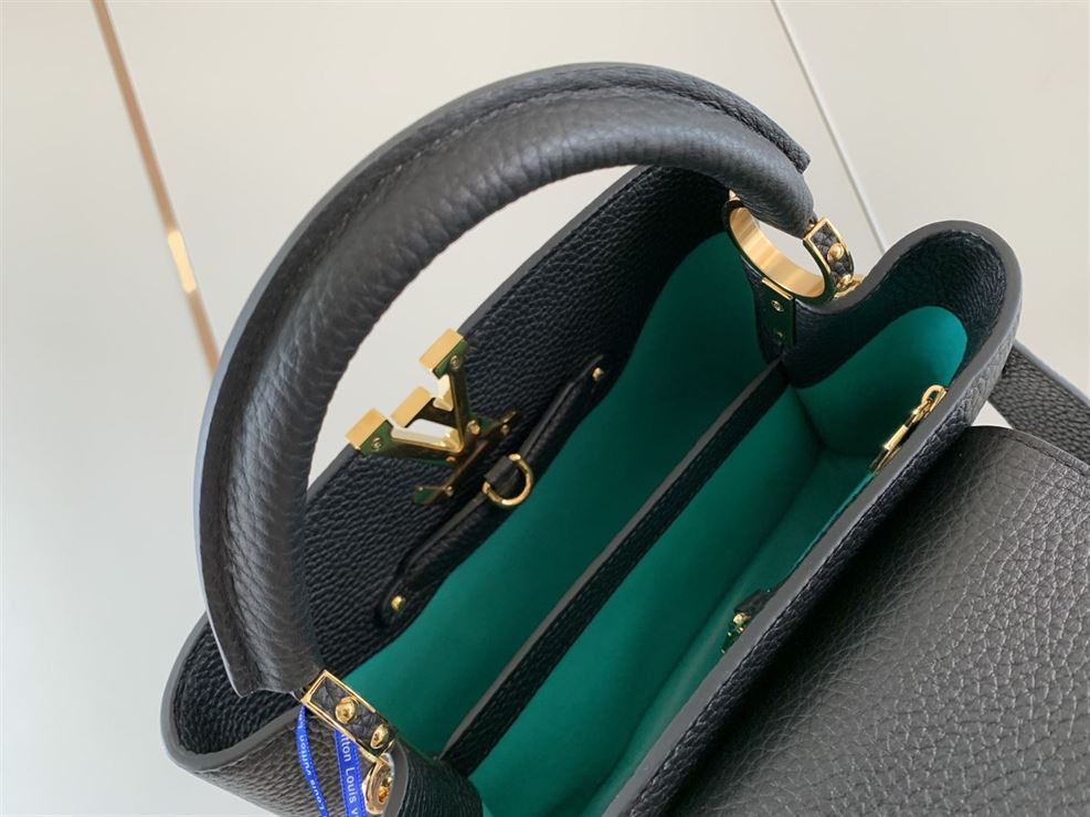 LOUIS VUITTON CAPUCINES BB Black