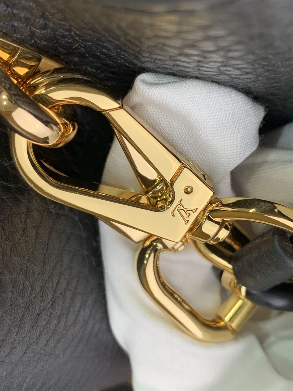 LOUIS VUITTON CAPUCINES BB BLACK