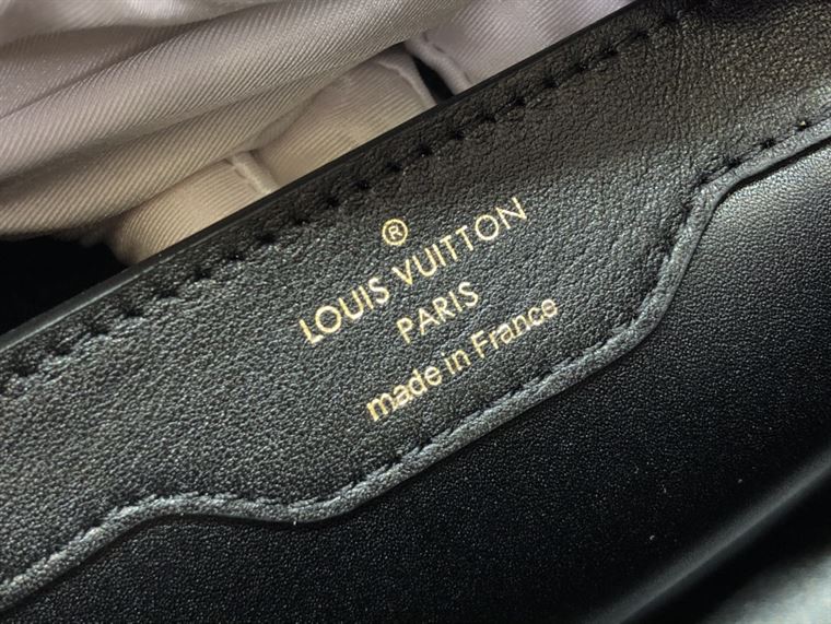 LOUIS VUITTON CAPUCINES MM White And Black