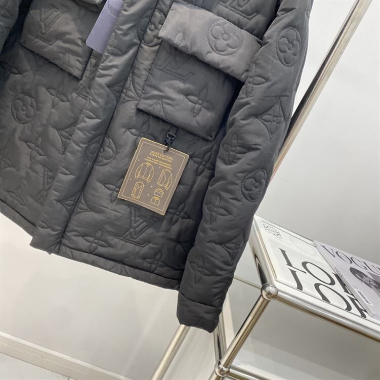 LOUIS VUITTON COAT - LVC017