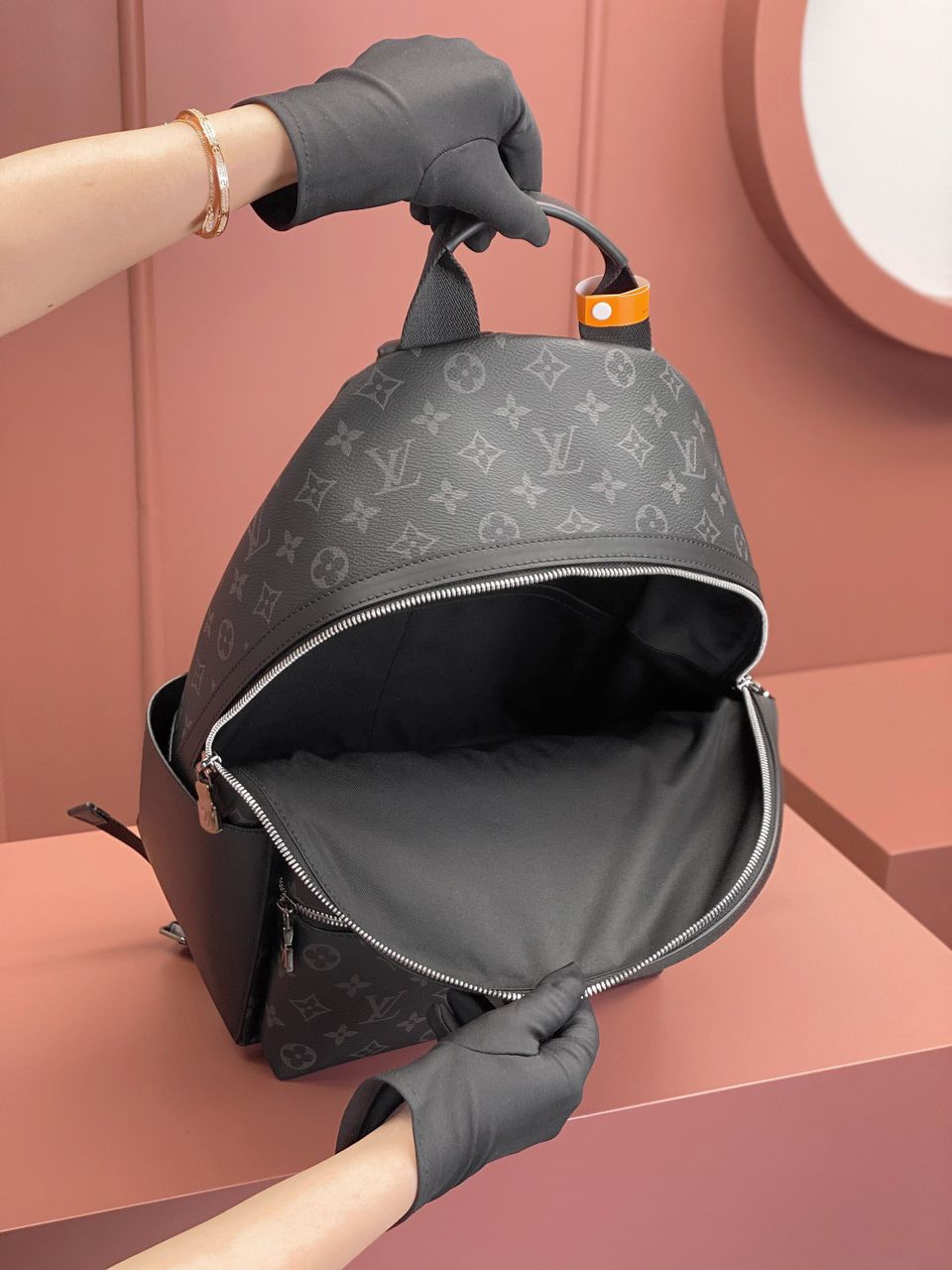 LOUIS VUITTON DISCOVERY BACKPACK - LVB074