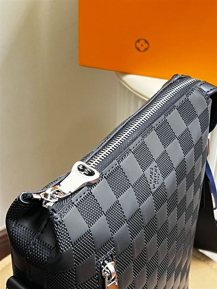 LOUIS VUITTON DISCOVERY MESSENGER BB DAMIER INFINI - LVB043