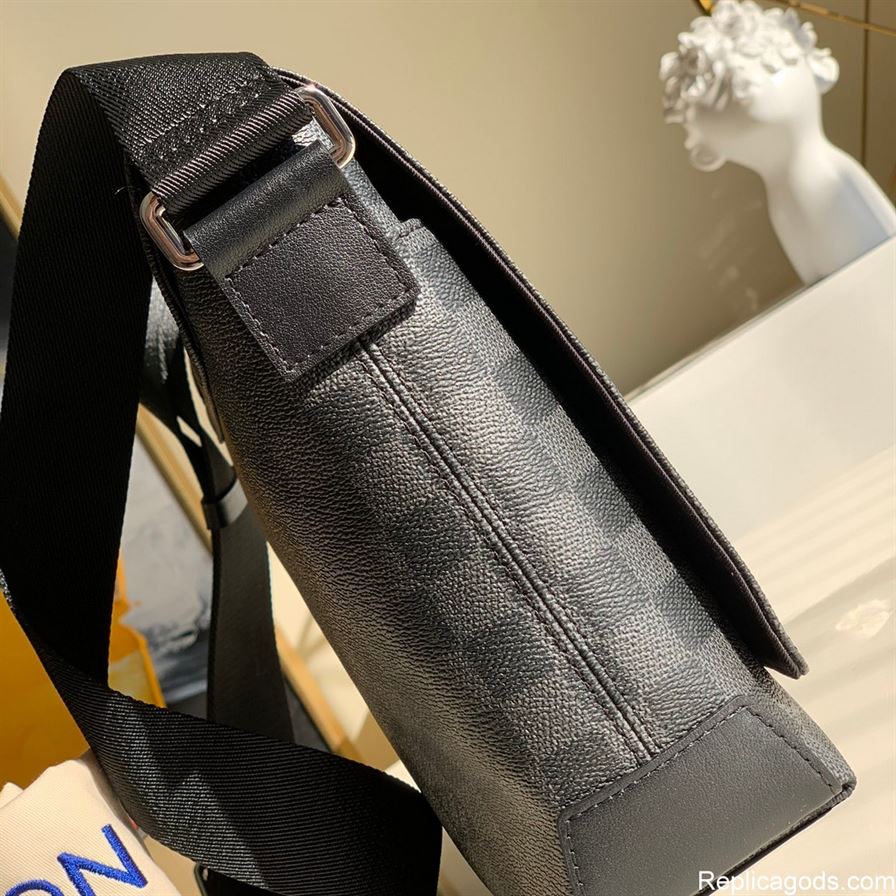 LOUIS VUITTON DISTRICT PM DAMIER GRAPHITE CANVAS - LVB004