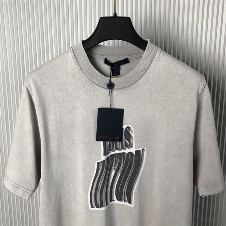 LOUIS VUITTON GRAPHIC LV SIGNATURE T-SHIRT - LVTS071