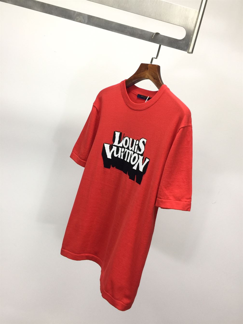 LOUIS VUITTON GRAPHIC SHORT-SLEEVED T-SHIRT - LVTS030