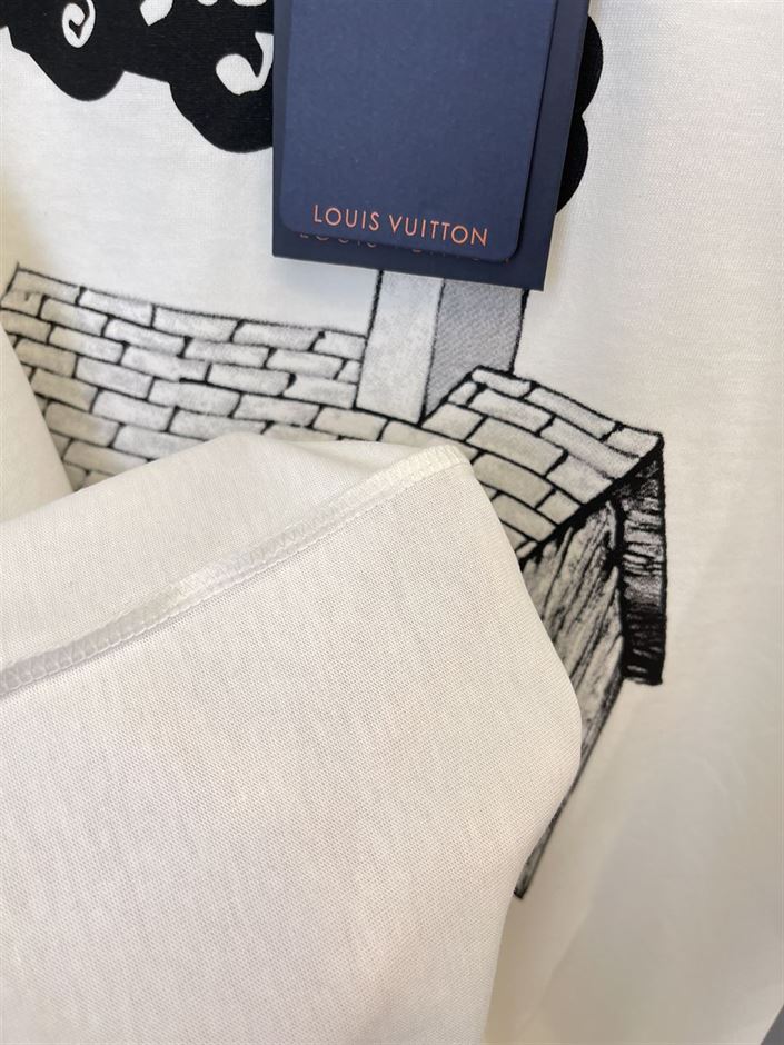 LOUIS VUITTON HOUSE PRINTED T-SHIRT - LVTS043