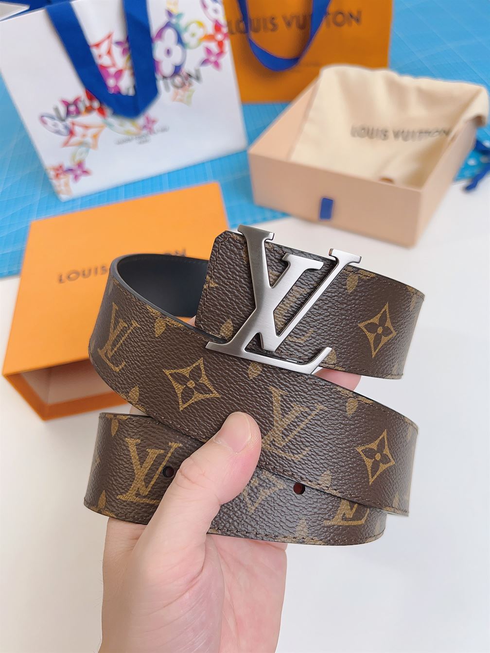 LOUIS VUITTON LV INITIALES 40MM REVERSIBLE BELT - LBE028