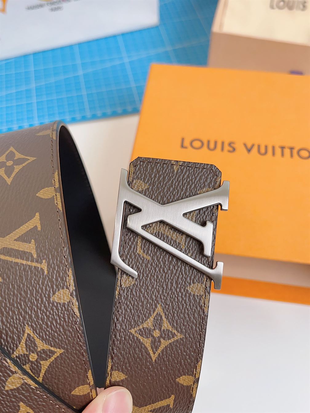 LOUIS VUITTON LV INITIALES 40MM REVERSIBLE BELT - LBE028